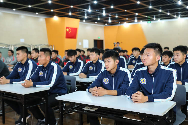  阿森纳客场险胜维拉延续争冠悬念