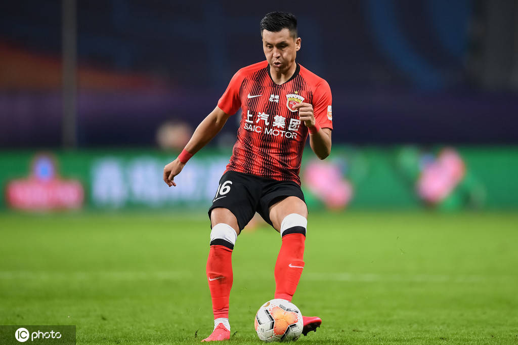  布雷斯特门将神勇发挥，多次扑救力保球门不失拿一分